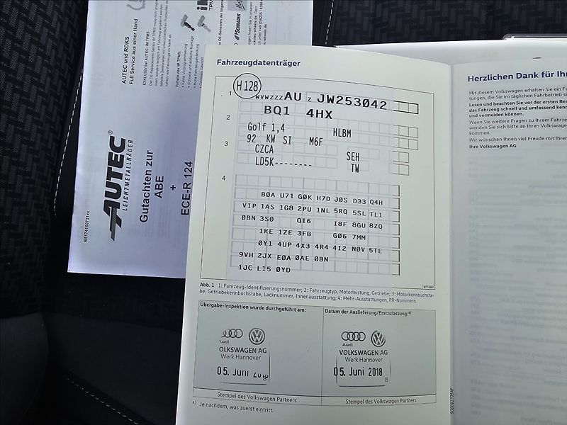 Volkswagen Golf VII 1,4TSi R-Line NAVI ALU - fotka 38 z 43