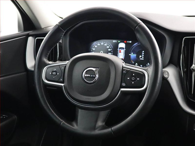Volvo XC60 (2017) T8 Twin Engine - fotka 22 z 24