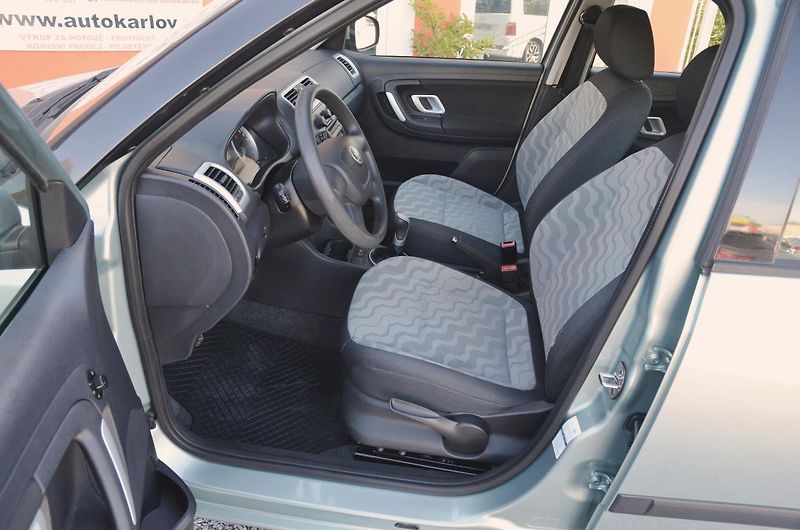 Škoda Fabia (2009) 1.2i 51kW AMBITION 118.400km - fotka 21 z 38