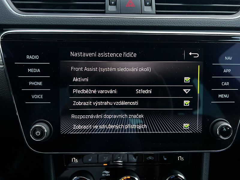 Škoda Superb 1.5TSI DSG Style 1.Maj DPH TZ - fotka 19 z 26