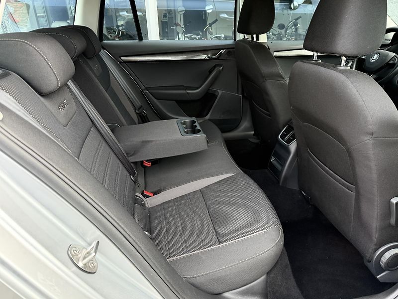 Škoda Octavia Scout 2,0 TDI 4x4 Automat  - fotka 21 z 37