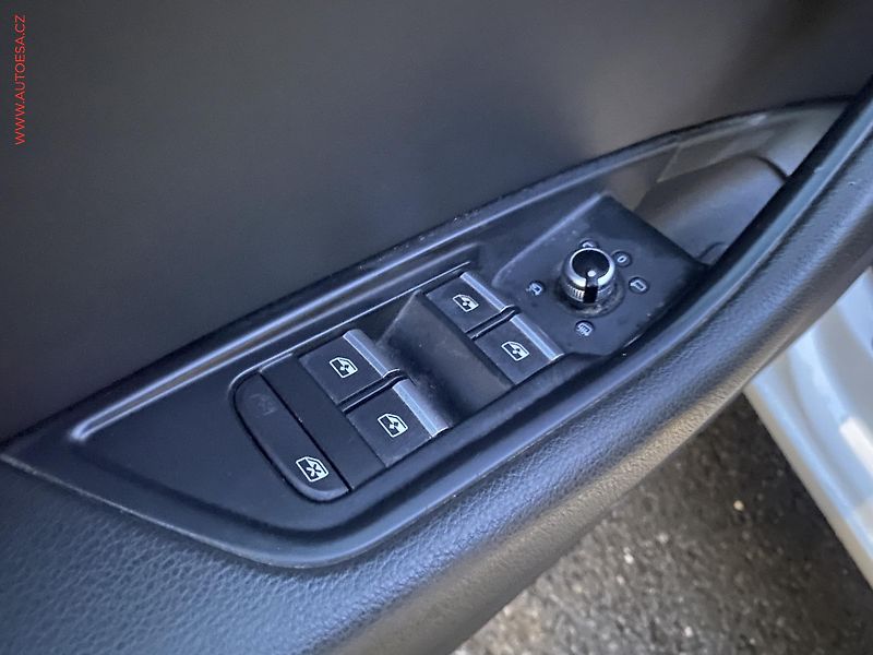Audi A4 (2016) 2.0 TDi, Bixen, kůže, navi - fotka 13 z 19