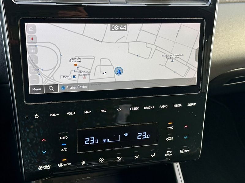 Hyundai Tucson 1,6 T-GDI STYLE 1.MAJITEL 4X4 - fotka 12 z 12