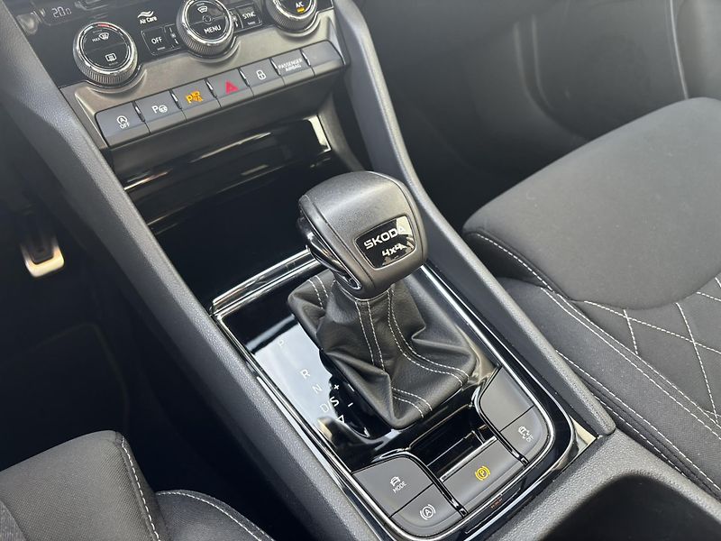 Škoda Karoq (2025) Sportline 2.0 TDI (110 kW) 4WD - fotka 8 z 12