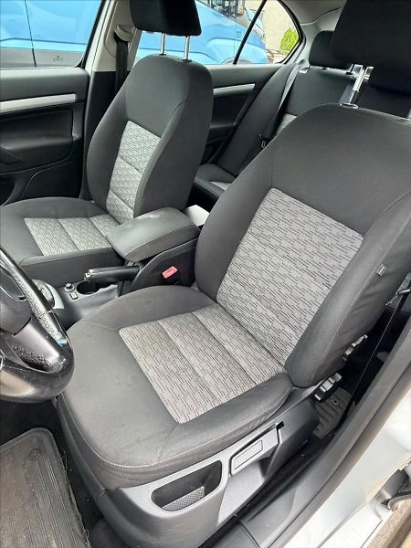 Škoda Octavia 1,6  1,6 DISEL - fotka 28 z 32