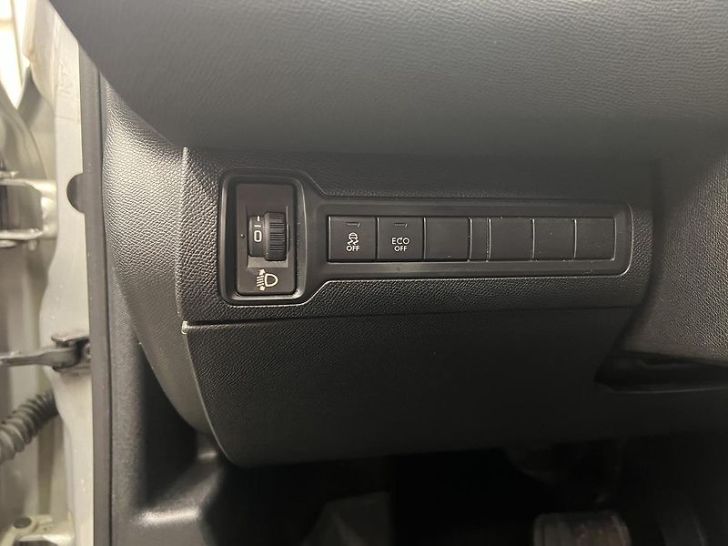 Peugeot 308 SW 1.6 BLUE HDI 88kW - fotka 16 z 18