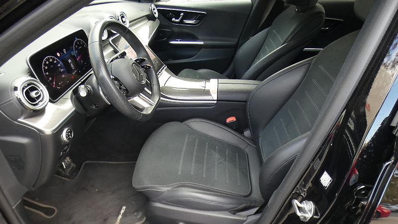 Mercedes-Benz Třídy C C 200 4MATIC - fotka 18 z 23