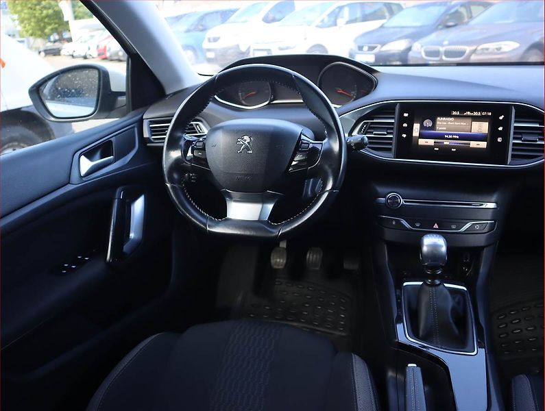 Peugeot 308 (2016) Style 1.6 BlueHDi, Serv.kniha - fotka 7 z 20