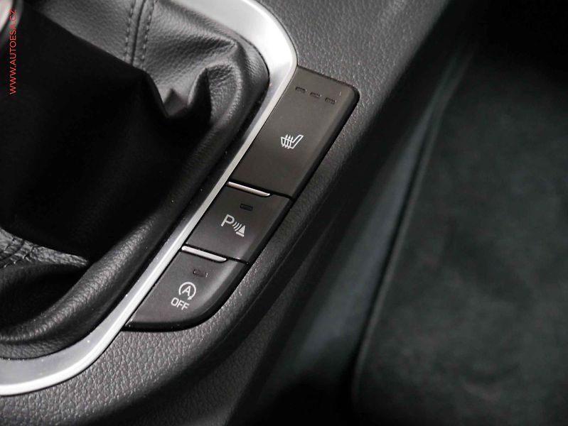 Hyundai i30 (2020) 1.6 CRDi, ČR, Style, navi - fotka 15 z 19
