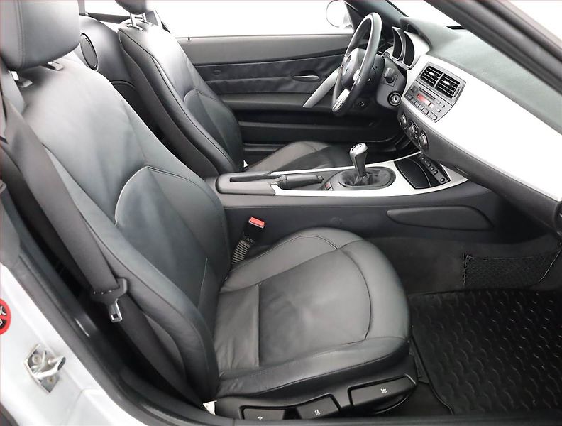 BMW Z4 (2010) 2.0i, Kůže, Tempomat - fotka 7 z 17