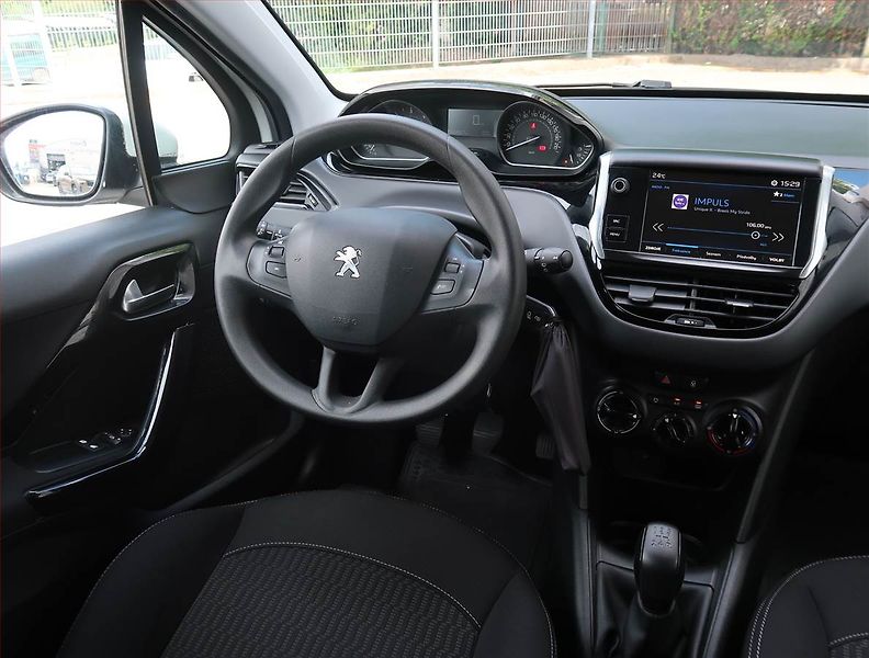 Peugeot 208 (2017) 1.6 BlueHDi, Serv.kniha - fotka 7 z 16