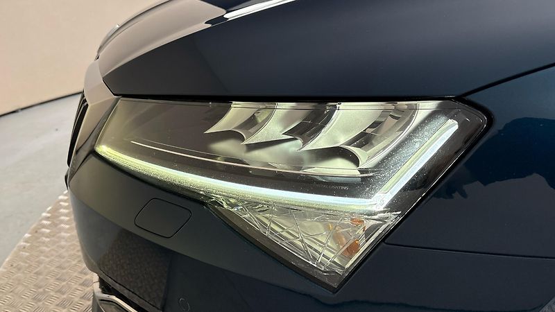 Škoda Superb 2.0 TDI DSG Style Combi - fotka 18 z 28