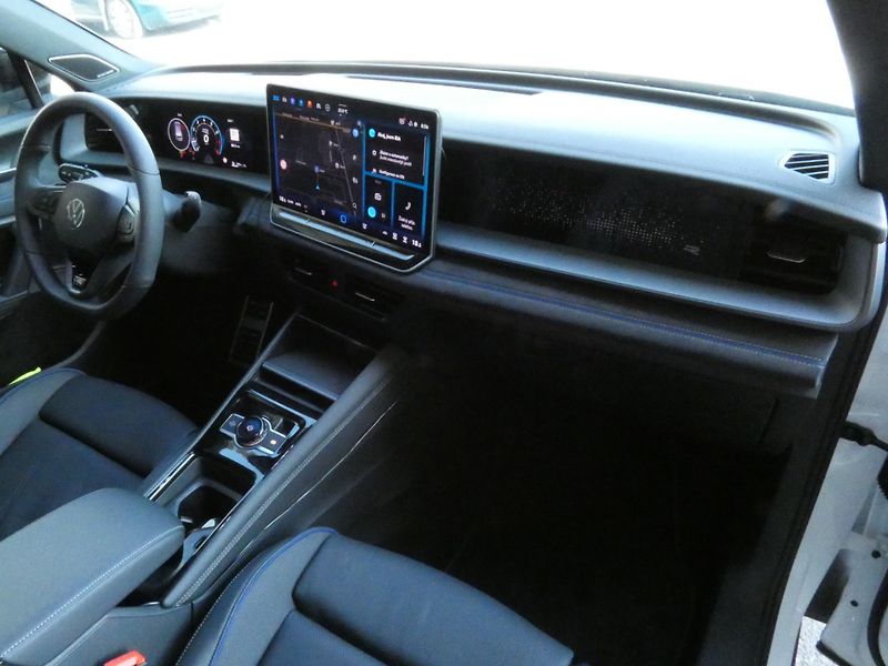 Volkswagen Tayron R-Line People 2,0 TSI 195 kW 4 - fotka 19 z 30
