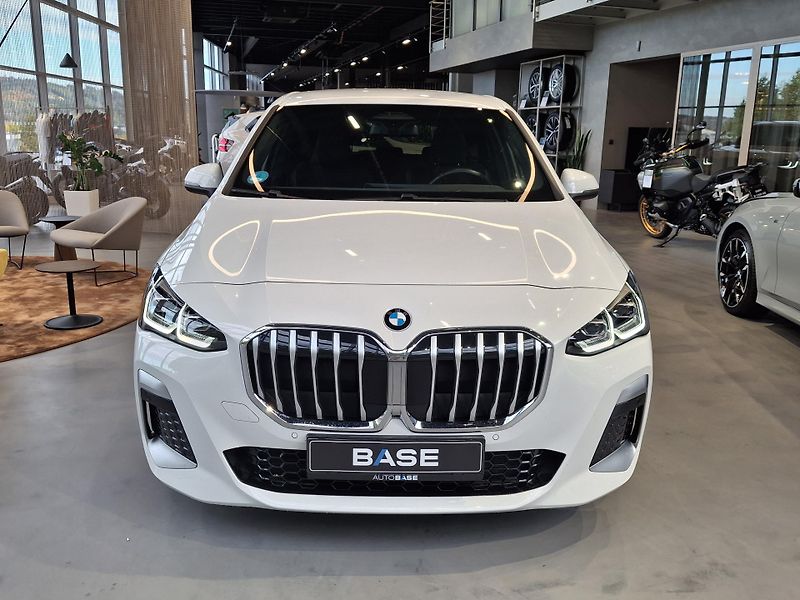 BMW Řada 2 218i Active Tourer M-Sport - fotka 2 z 26