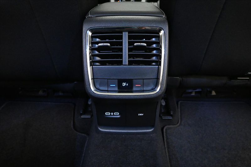 Škoda Octavia 2,0 TDI 110 kW DSG MATRIX LED - fotka 22 z 33