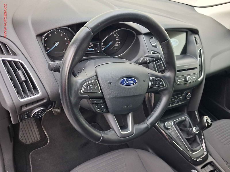 Ford Focus (2017) 1.5.EB, 1.maj,ČR, Titanium - fotka 12 z 18