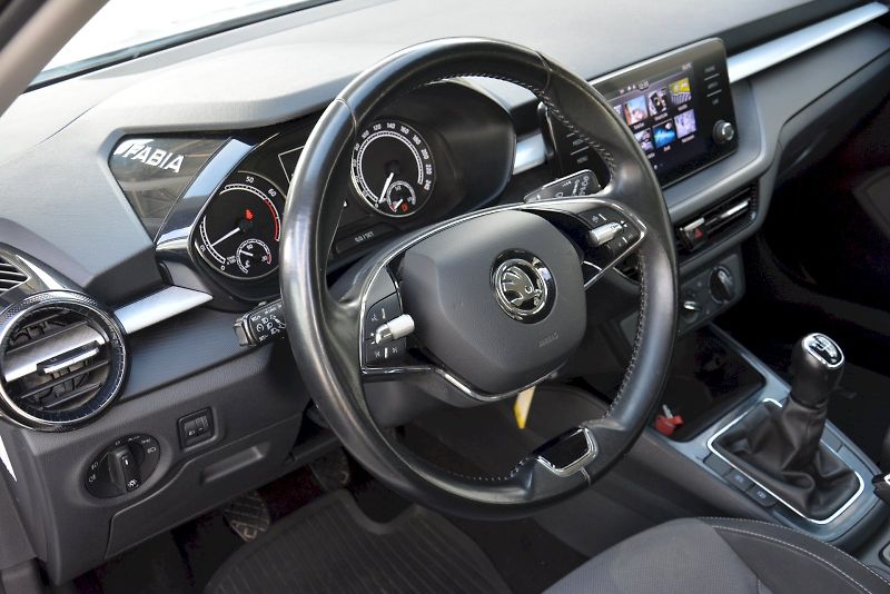 Škoda Fabia (2023) 1.0 TSI 70 KW Ambition PLUS - fotka 13 z 24