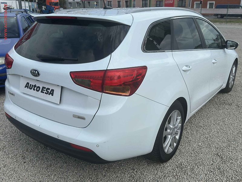 Kia Ceed (2015) 1.6CRDi, ČR, AC, TZ - fotka 4 z 19