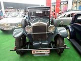 Legendární automobily značky Tatra z kopřivnické automobilky jsou nyní k vidění v ostravském nákupním centru Forum Nová Karolina.