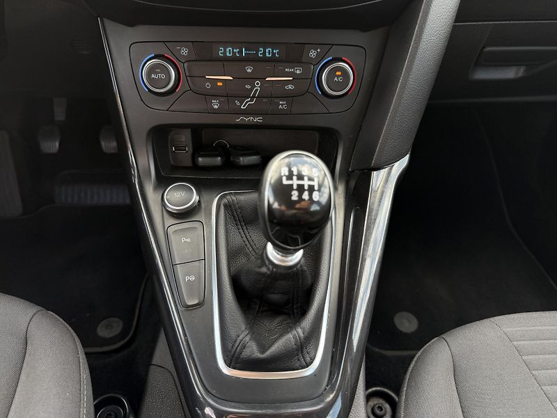 Ford Focus 1.5TDCi 88kW ČR - fotka 13 z 18