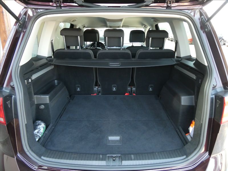 Volkswagen Touran 1,4 TSi 110kW DSG, navi, závěs - fotka 25 z 43
