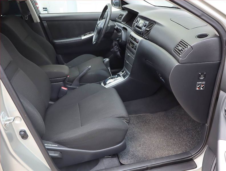 Toyota Corolla (2005) 1.4 D-4D, Automat, po STK - fotka 9 z 17