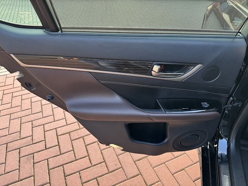 Lexus GS 450h (2018) 3.5i Hybrid LED Navi Kamera - fotka 28 z 49