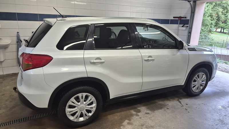 Suzuki Vitara 1.6 16V  COMFORT 4x4 - fotka 6 z 13