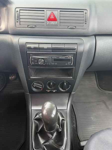 Škoda Octavia (2010) 1 1.9TDi 74kW, Tour, RV 2010 - fotka 13 z 19