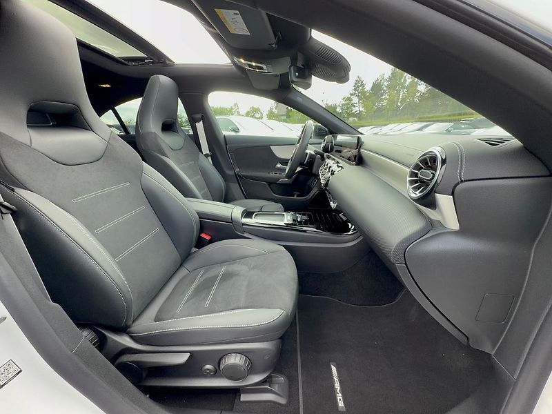 Mercedes-Benz CLA 180 d, AMG, Panorama - fotka 10 z 35