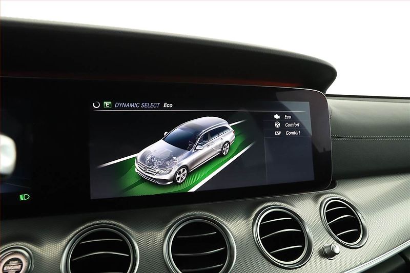 Mercedes-Benz Třídy E (2018) E 220 d 4MATIC - fotka 15 z 21