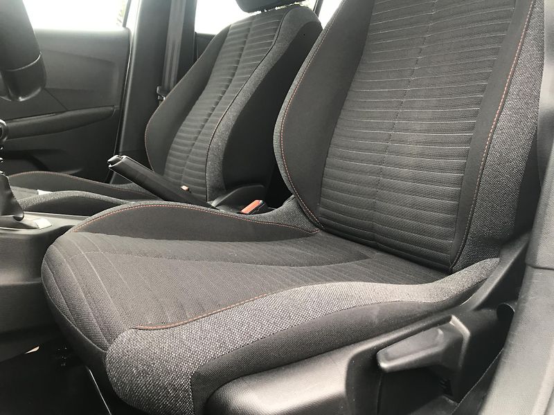 Peugeot 208 1.5 HDI 75 KW,1.MAJ,ČR,DPH... - fotka 8 z 14