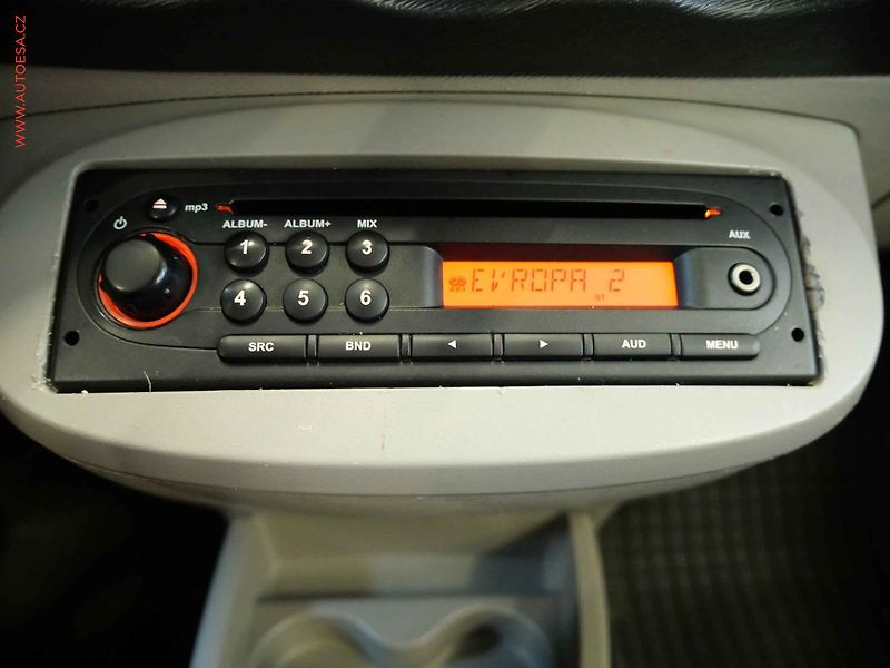 Renault Twingo (2010) 1.2i, 2.maj - fotka 16 z 17