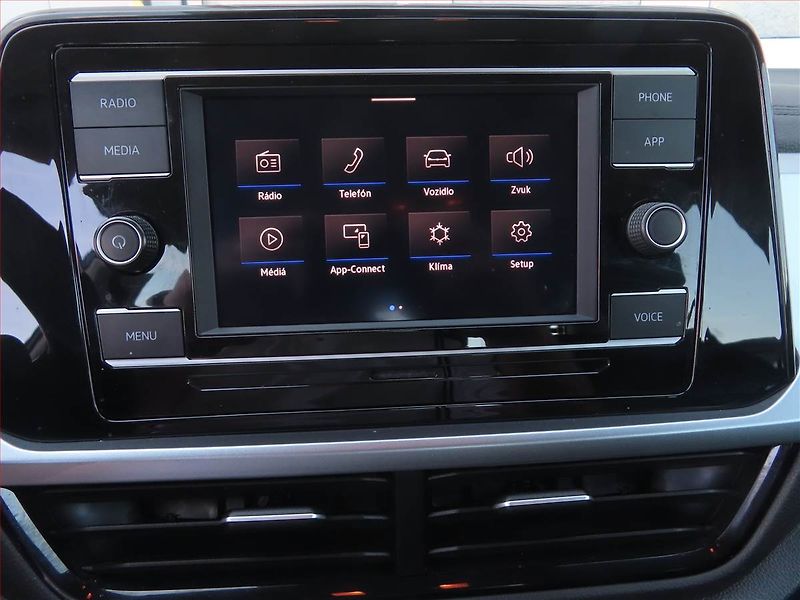 Volkswagen T-Roc (2022) 1.5 TSI - fotka 17 z 20