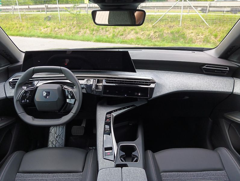 Peugeot 3008 (2026) ALLURE Hybrid 145 e-DCS6 - fotka 14 z 22