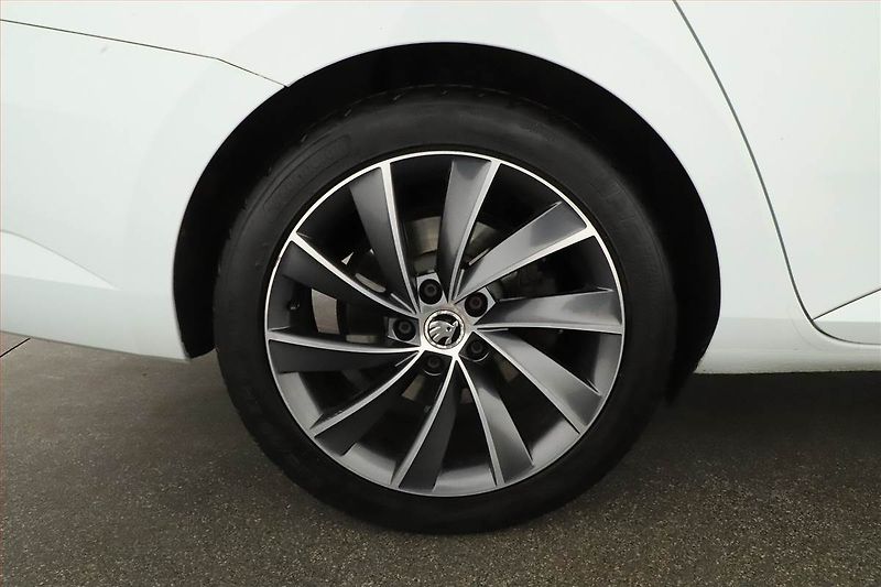 Škoda Superb (2016) Laurin&Klement 2.0 TDI, Kůže - fotka 19 z 19