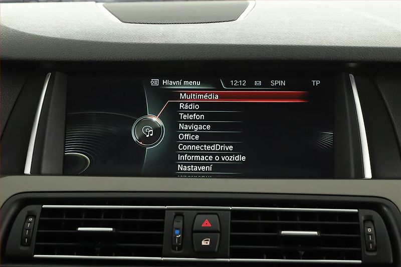BMW Řada 5 (2013) 530d, Automat, Navi, Xenony - fotka 15 z 20