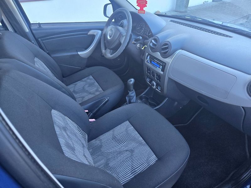 Dacia Sandero (2009) 1.4 MPI - fotka 16 z 19