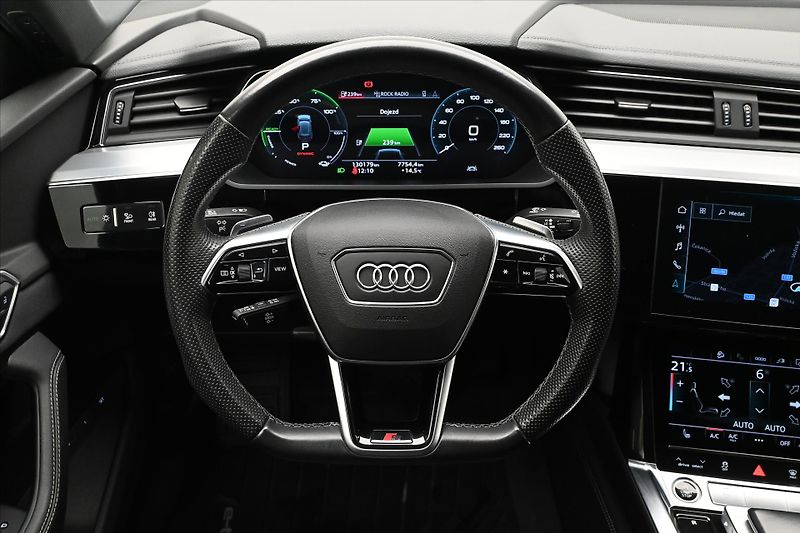 Audi e-tron 55 300 kW QUATTRO S-LINE Záruk - fotka 18 z 31