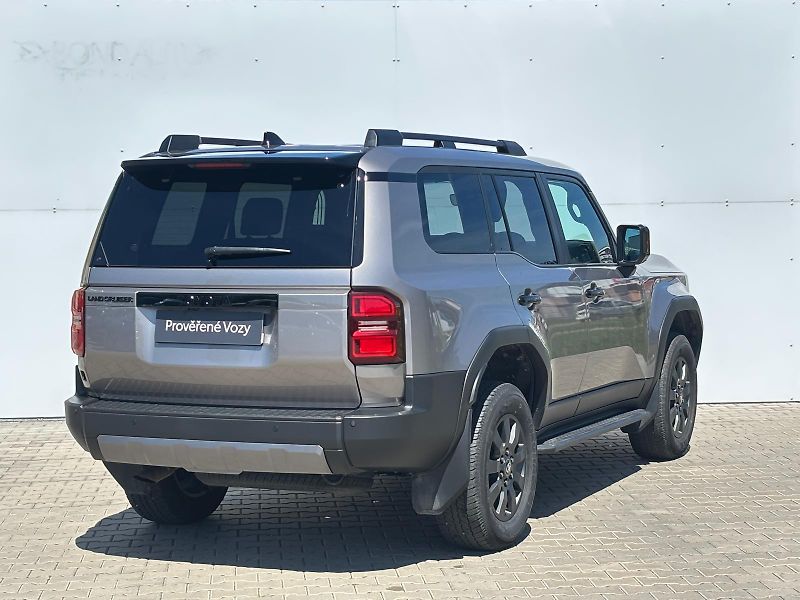 Toyota Land Cruiser 2.8 D-4D 6AT Invincible - fotka 2 z 30