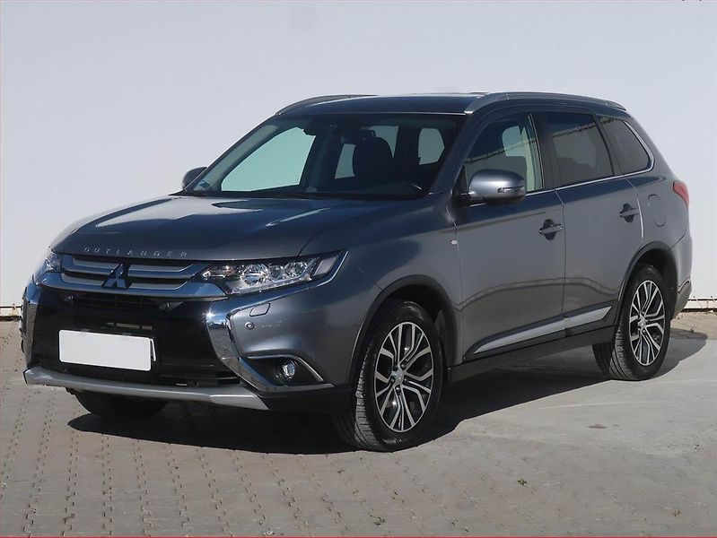 Mitsubishi Outlander (2017) Instyle 2.2 DI-D, 4X4 - fotka 2 z 18