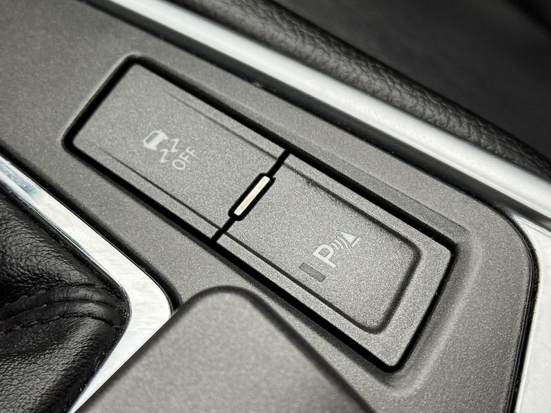 Cadillac SRX (2011) 3.0 V6 AWG Elegance, LPG, PANO - fotka 37 z 49