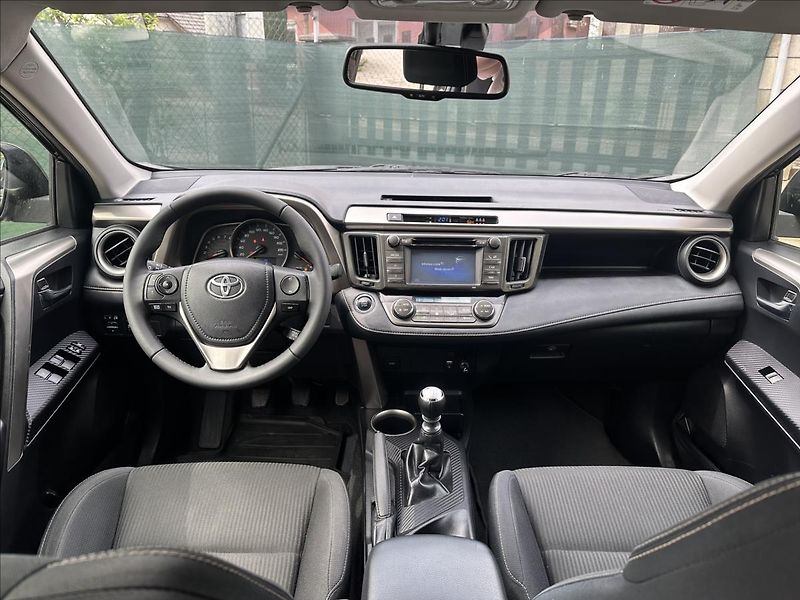 Toyota RAV4 2,0 4x4 TAŽNÉ - fotka 14 z 24