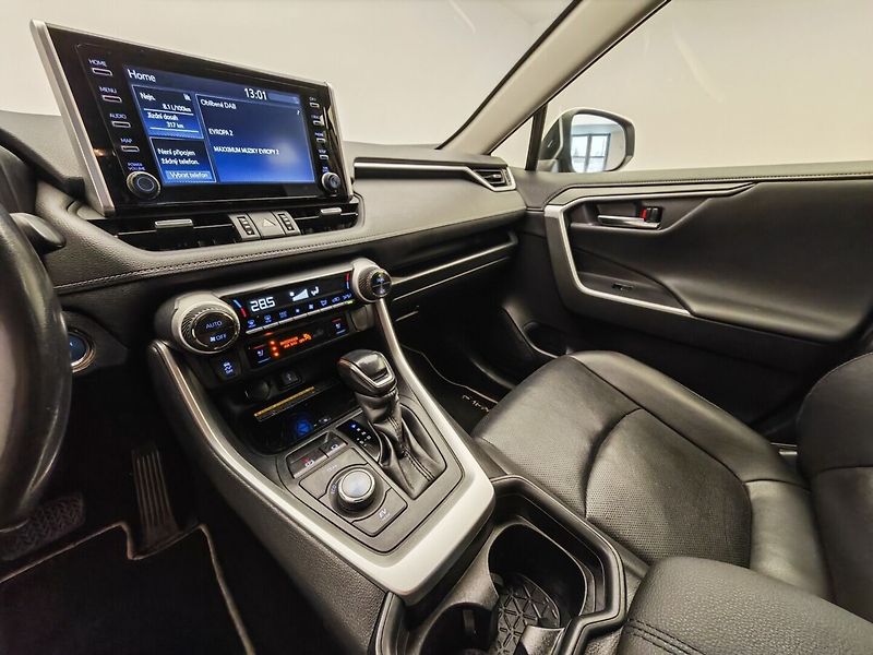 Toyota RAV4 Executiv, 4x4, Hybrid - fotka 37 z 43