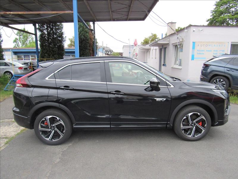 Mitsubishi Eclipse Cross 2,4 i PHEV Plug-in Instyle+ - fotka 8 z 34