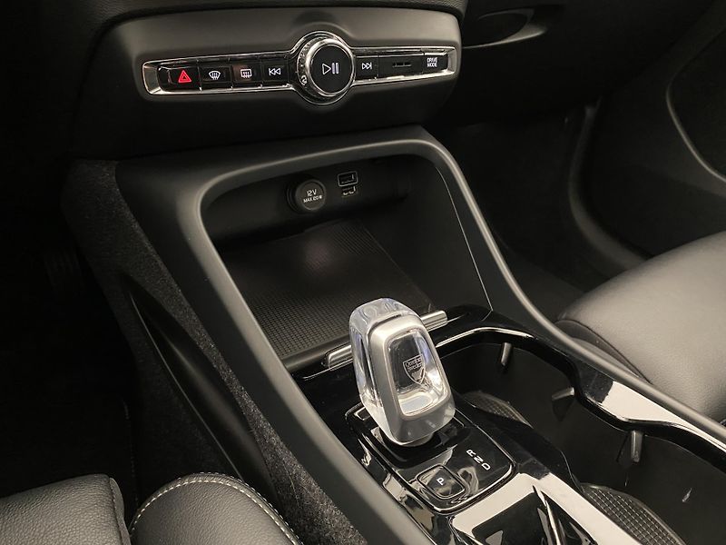 Volvo XC40 T5 RECHARGE INSCRIPTION AUT - fotka 28 z 50
