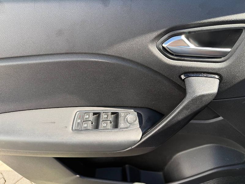 Renault Captur (2022) 1.0 TCe 67 kW ZEN - fotka 20 z 22