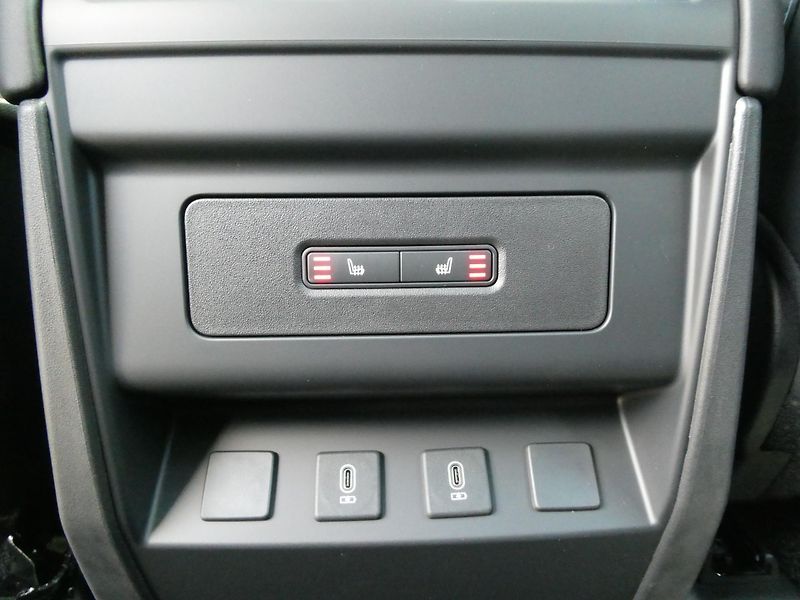 Land Rover Defender (2026) 110 3,0 X-Dynamic SE D250 - fotka 15 z 31