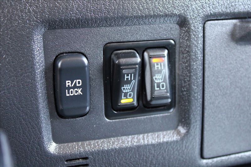 Mitsubishi Pajero 3,2 DI-D  ČR,AUTOMAT,4x4,7MÍST - fotka 16 z 38