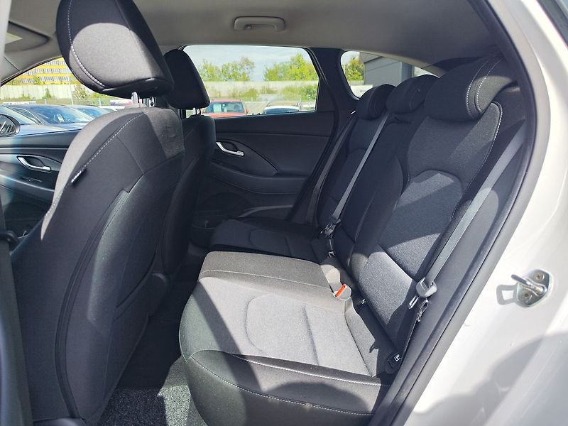 Hyundai i30 1.6 T-GDI/117kW Smart MHEV - fotka 11 z 31